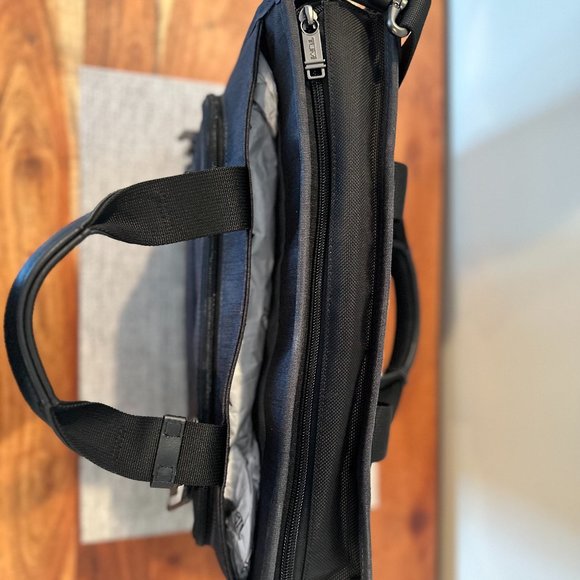 Tumi Slim Deluxe Portfolio - Picture 4 of 9